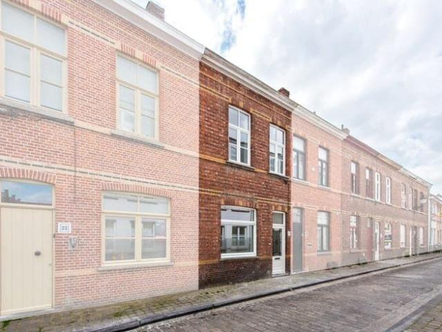 Superbly renovated home with three bedrooms and courtyard i…