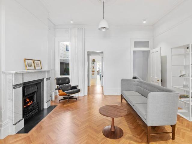 SUPERBLY RENOVATED TERRACE IN PREMIER LOCATION