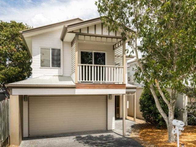 Superbly spacious, multiple level family entertainer with City Views!
