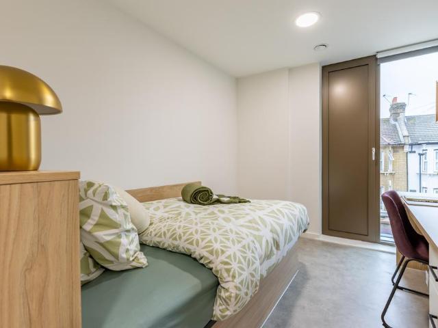 Superior En Suite at Venti House, 8. 1 bed private hall to rent £1,647 pcm £380 pw