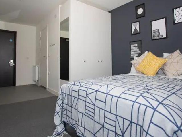 Superior Mezzanine Studio