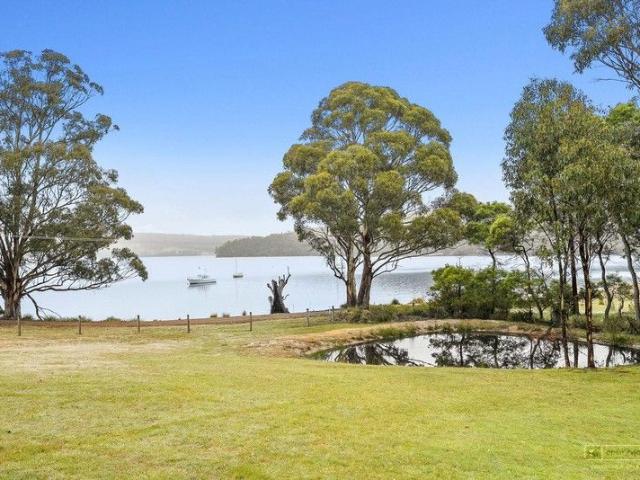 Superior Water Front Reserve Property on North Bruny Island, A Coastal Masterpiece with Mesmerizing Bay Views
