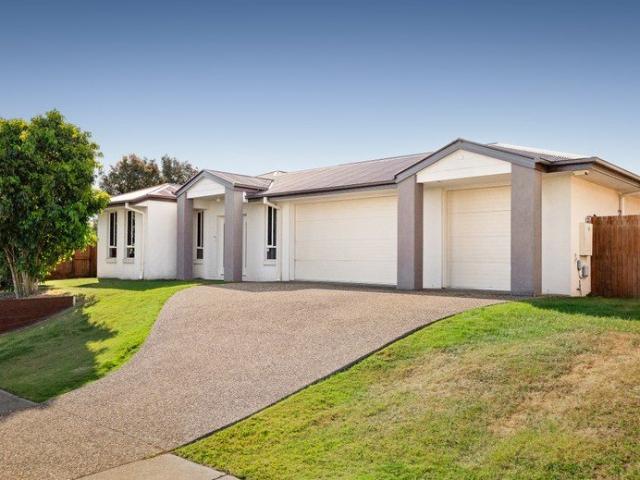 Superior Scale & Size on 1,000m2 Five Bedrooms, High Ceilings, Triple Garage, Garden Shed & Brand New Carpets