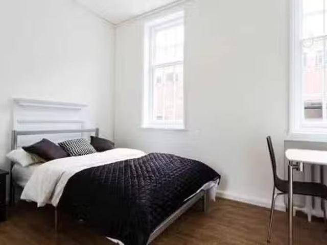 Superior Single with Ensuite Bathroom