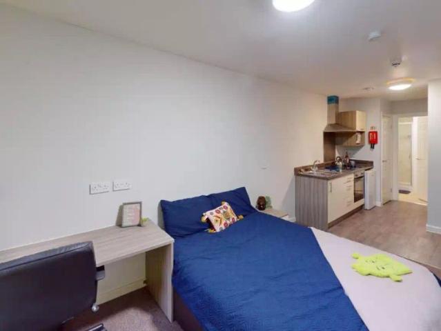 Deluxe Studio