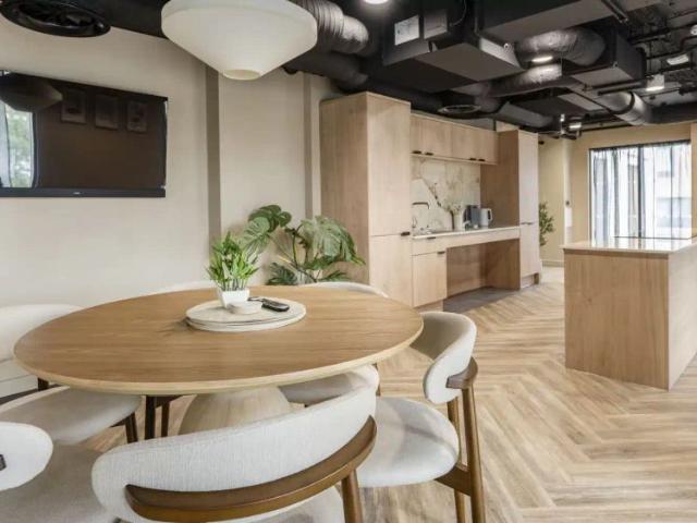 Superior Studio Floor 5 7