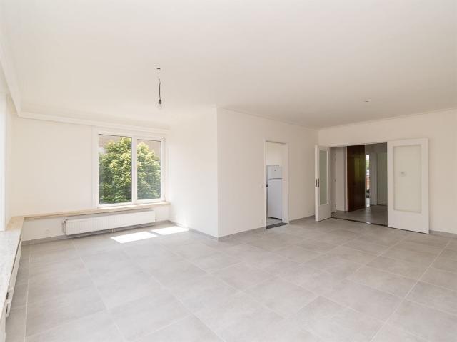 Superlicht gerenoveerd appartement met twee slaapkamers en terras