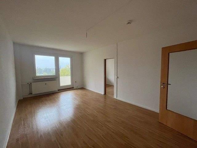 Superpreis. helle, moderne 3 Zimmer Wohnung, EinbaukÃ¼che gegen Aufpreis mÃ¶glich. sofort einzugsfertig