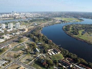 Supersize 1bedder 60sqm! Moments from the river, minutes to the CBD