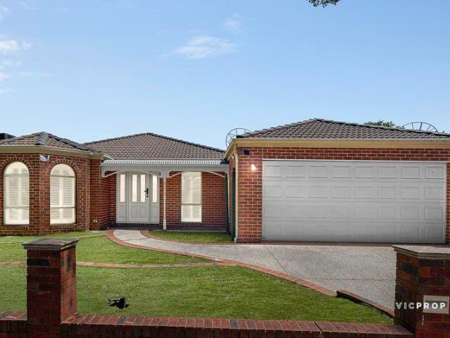 Supersized Family Showpiece in Prestigious Botanica Park Estate