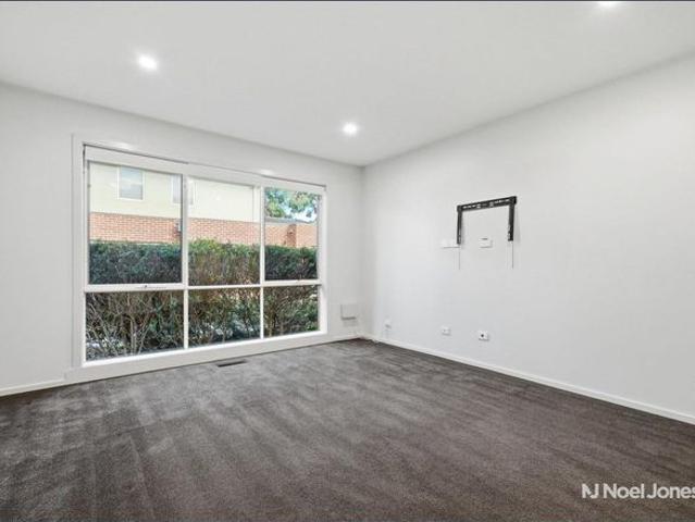Supersized Street Front Townhouse In A Central Croydon North Position