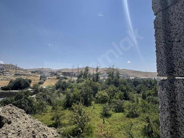 SÜPHANDA MAHALESİNDE SATILIK LÜKS DAİRE