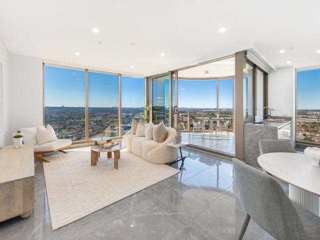 Supreme apartment with breathtaking views and additional purchase opportunity