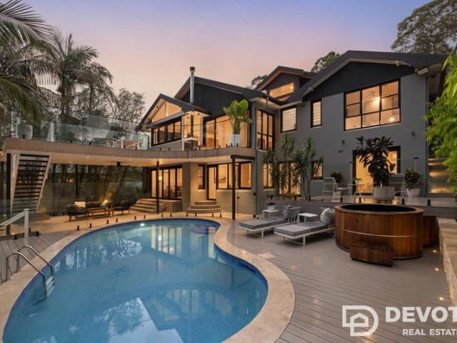 Supreme Luxury, the Family Entertainer, East side walk to rail on 1,163sqm