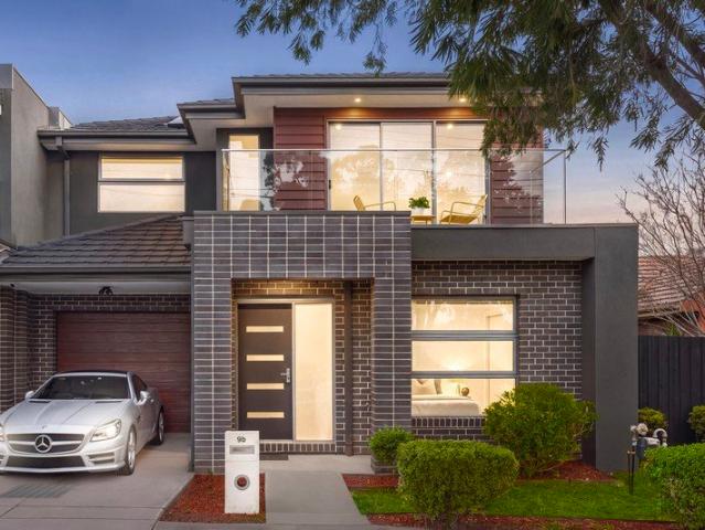 Supreme Sophistication Overlooking Rayner Reserve