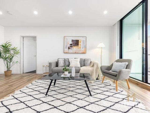 Supremely peaceful inner city apartment with far reaching outlook