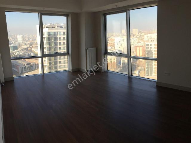 Suryapı Corridor'da Satılık 2+1 102m2 17. Kat Köşe Daire
