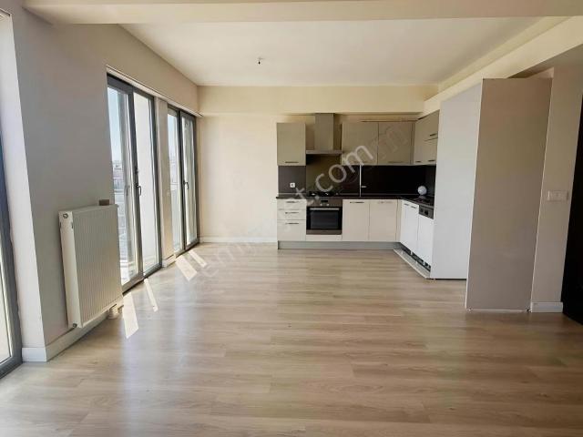 Suryapı Gölbahçe Uzmanı Suna Çakmak'tan Kiralık Teraslı