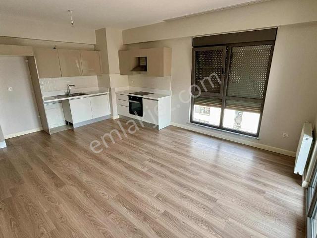 Suryapı'da Satılık 2+1 94m2 Kat 8 Güney Doğu Cephe