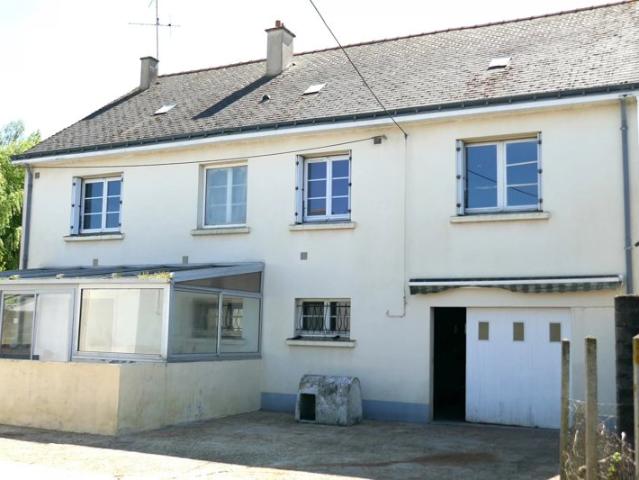 Sur 6400m² de terrain: 2 maisons à rénover !