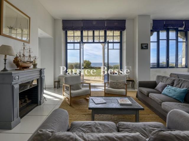 Sur la côte sauvage de la presqu'île du Croisic, une villa b. 279m² La baule escoublac