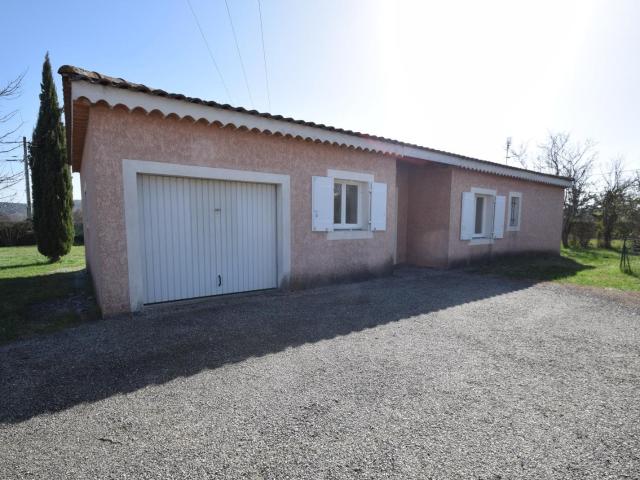 Sur la commune d'AUBENAS, une villa louée type F4 de plain p. 87m² Aubenas