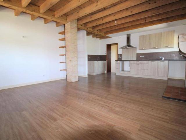 Sur la commune de CHARENTAY, MAISON T3 en duplex de 85m² !