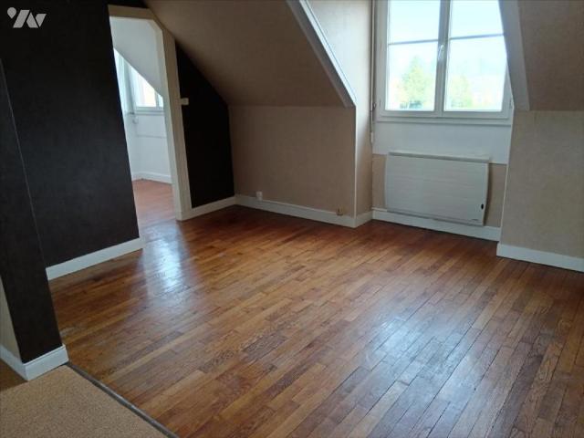 Sur la commune de FALAISE, découvrez cet appartement F3 à louer dans un immeuble calme, en 2ème.