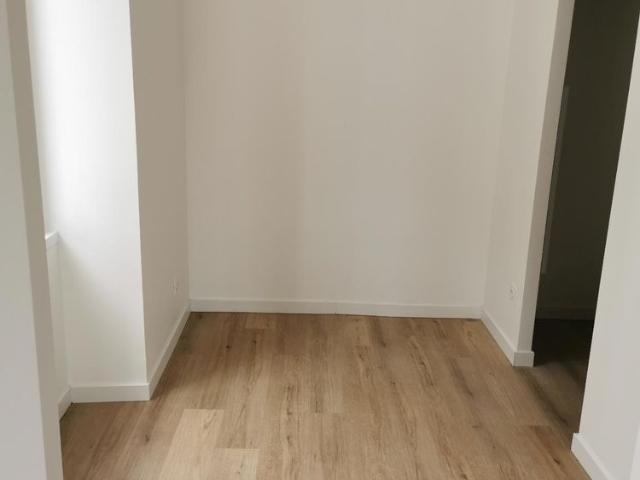 sur la commune de MONTELIMAR 26 un studio de 26m² au 2ème étage proche commerces