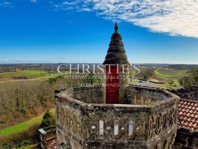 Sur les coteaux de Gironde, une propriété rare à saisir 365m² Saint Emilion