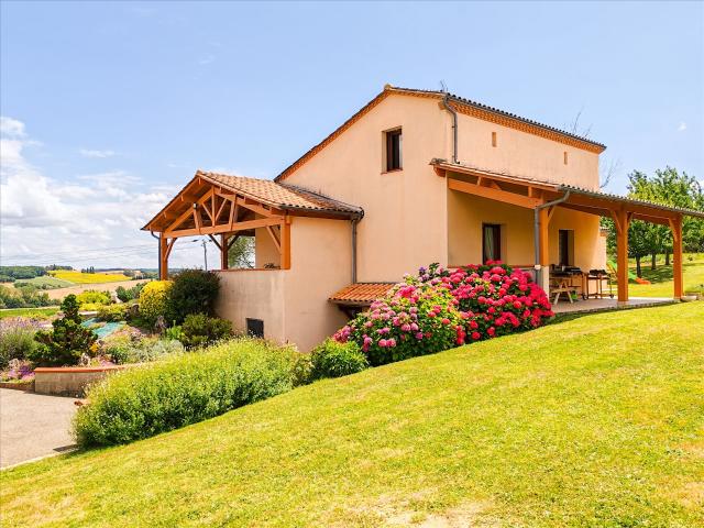 Sur les hauteurs, Maison de 135 m² avec Vues, 3 Chambres, Te. 135m² Puymiclan