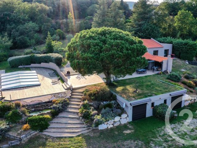 Sur les hauteurs de Céret, à environ 10 minutes du centre v. 249m² Taillet