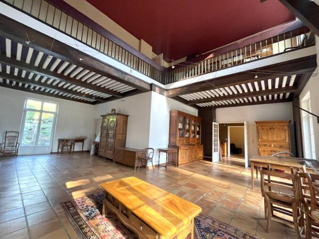 Sur les hauteurs de Chamalières Grande Villa 300m2 et un App. 376m² Chamalières