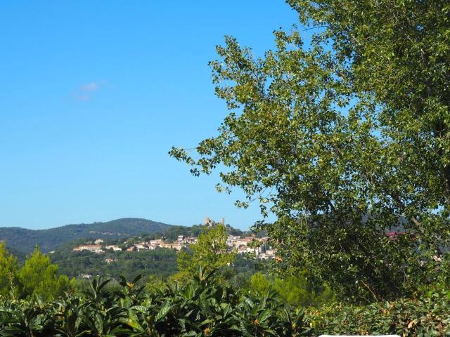 Sur Les Hauteurs De Cogolin.Dans Petit Domaine Ferme Avec Pi. m² Cogolin