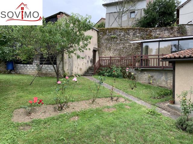 Sur Les Hauteurs De La Ville, Cadre Agréable, Maison Médiéva. 92m² Confolens