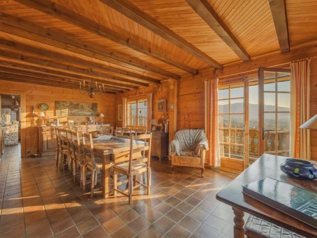 Sur les hauteurs de Perrignier, dans un environnement nature. 240m² Perrignier