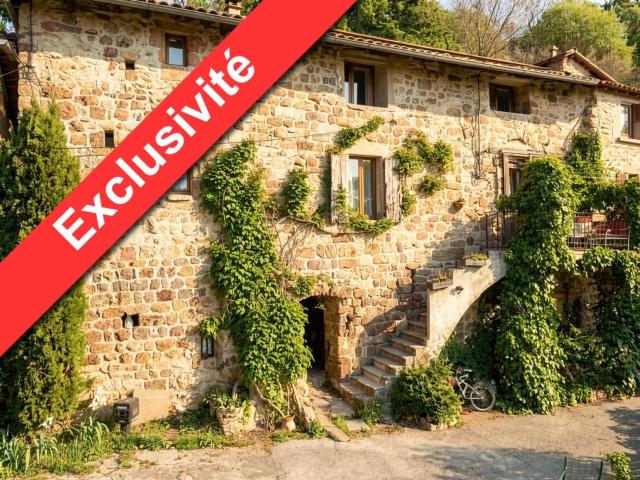 Sur les hauteurs de Vals Les Bains, à 25 minutes d'AUBENAS. 232m² Vals les Bains