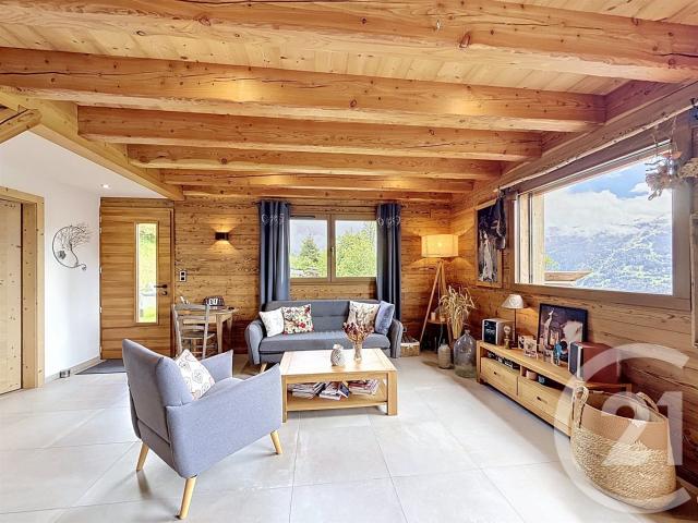 Sur les hauteurs prisées de Verchaix, ce chalet d'exception. 127m² Verchaix
