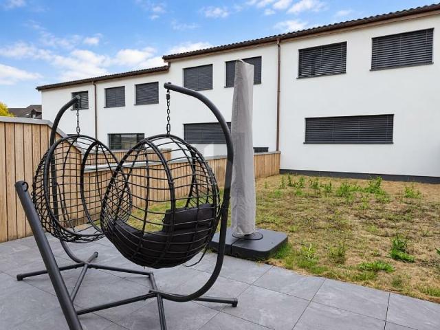 SUR TROIS NIVEAUX AVEC JARDIN PRIVATIF