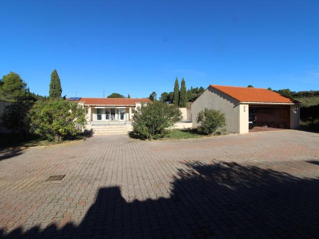 Sur une parcelle de 3542 M2 un ensemble immobilier compose d. 0m² Portel des Corbières
