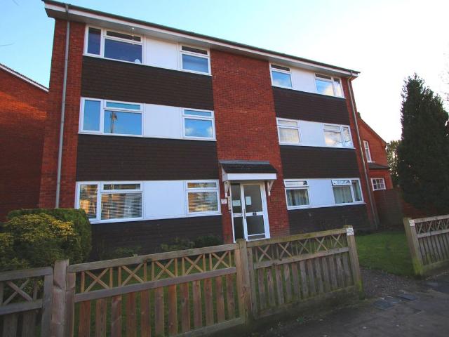 Surbiton Hill Park, Surbiton KT5, 2 bed flat to rent, £1,650 pcm | PrimeLocation