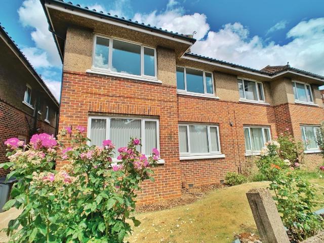 Surbiton Hill Park, Surbiton KT5, 2 bed flat to rent, £1,650 pcm | PrimeLocation