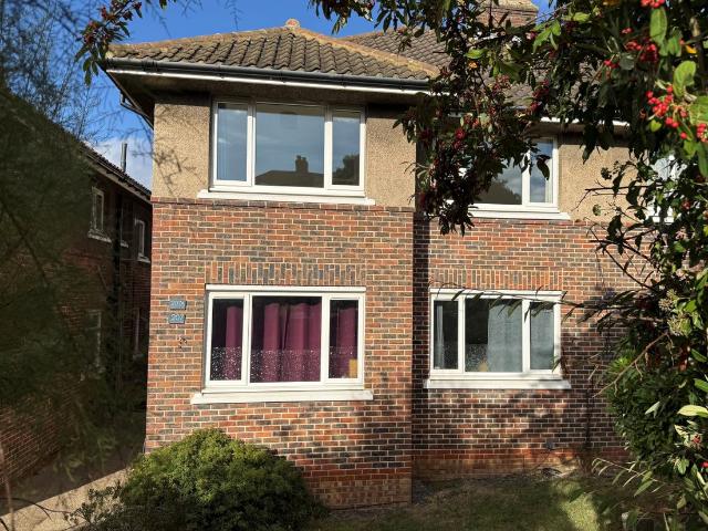 Surbiton Hill Park, Surbiton KT5, 2 bed flat to rent, £1,650 pcm | PrimeLocation