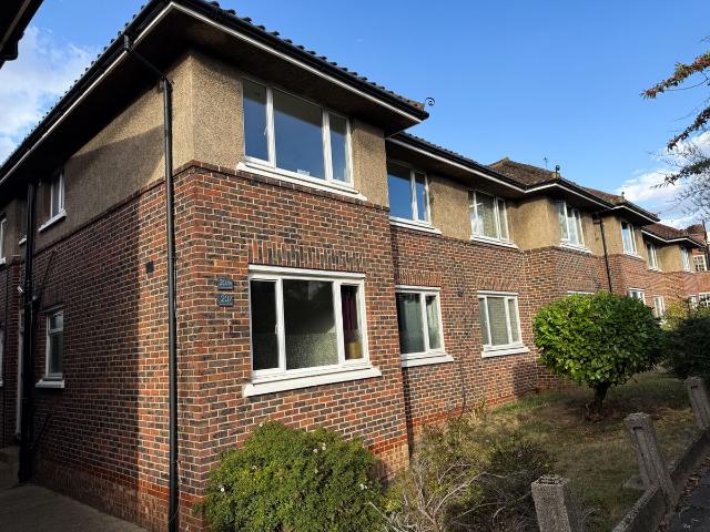 Surbiton Hill Park, Surbiton KT5, 2 bed flat to rent, £1,650 pcm | PrimeLocation