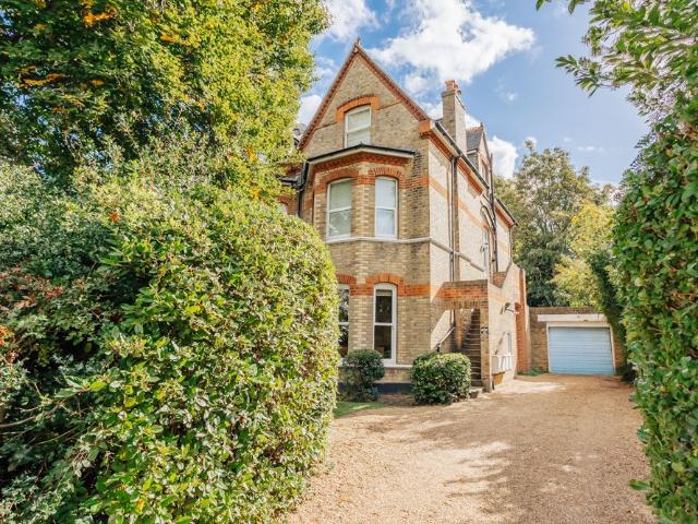 Surbiton Hill Park, Surbiton KT5, 2 bed flat to rent, £2,250 pcm | PrimeLocation