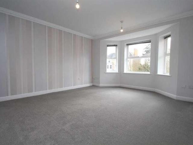 Surbiton, KT6