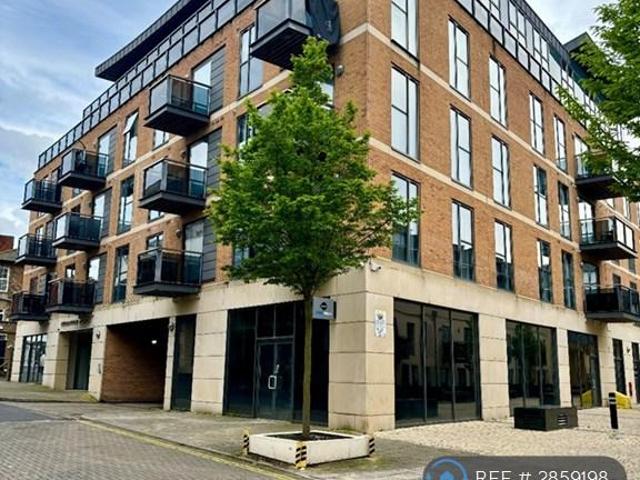 Surbiton Plaza, Surbiton, KT6 2 bed penthouse to rent £2,700 pcm £623 pw