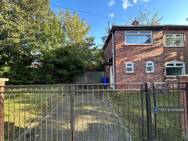 Surbiton Road, Manchester, M40 3 bed semi detached house to rent £1,200 pcm £277 pw