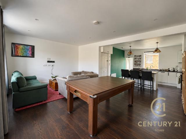 Surbiton Road, KINGSTON UPON THAMES KT1 4 bed apartment to rent £2,750 pcm £635 pw