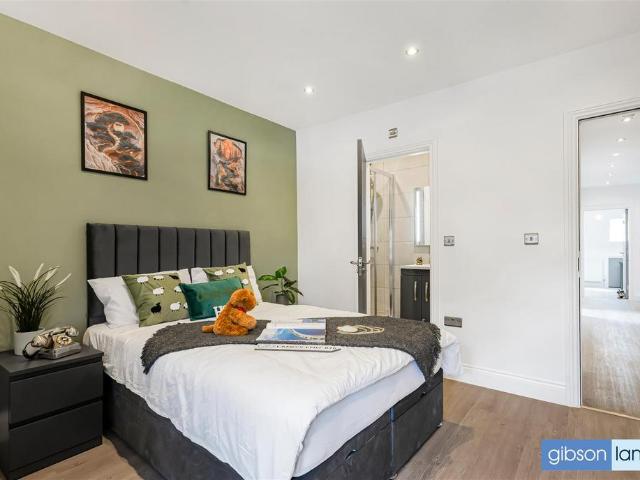 Surbiton Road, Kingston Upon Thames KT1 1 bed in a house share to rent £1,250 pcm £288 pw